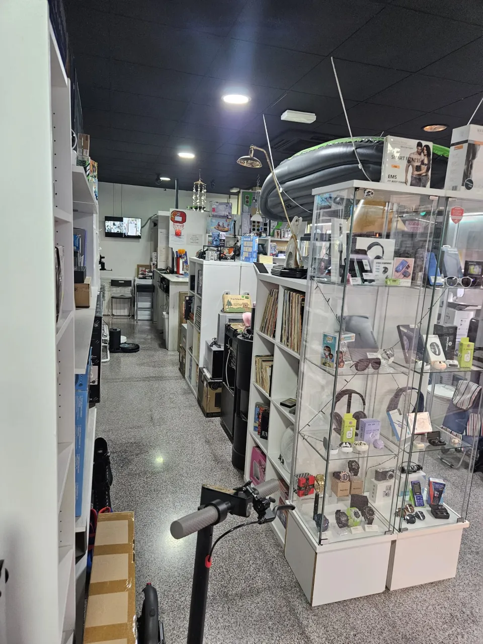 Traspaso de tienda de electrodomésticos y electrónica en Carrer Cristóbal Sanz, Elche