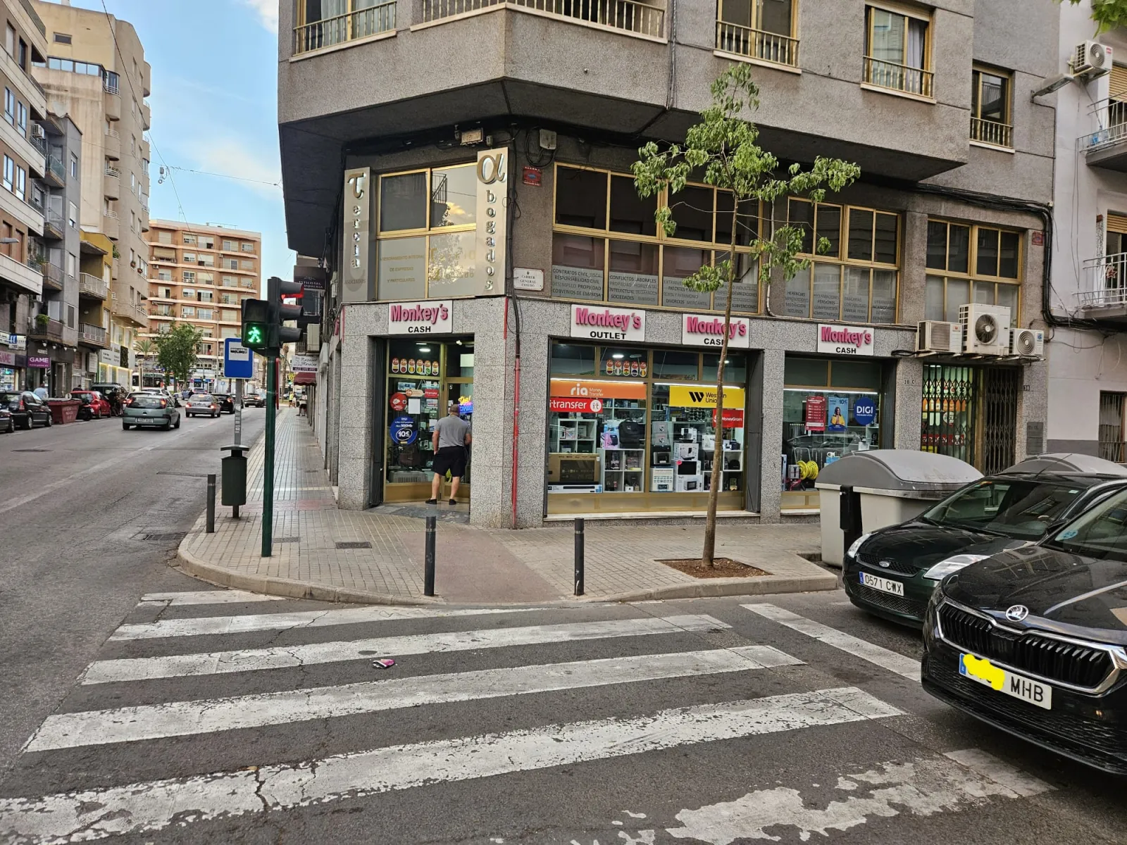 Traspaso de tienda de electrodomésticos y electrónica en Carrer Cristóbal Sanz, Elche