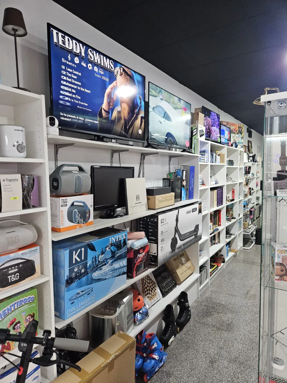 Traspaso de tienda de electrodomésticos y electrónica en Carrer Cristóbal Sanz, Elche
