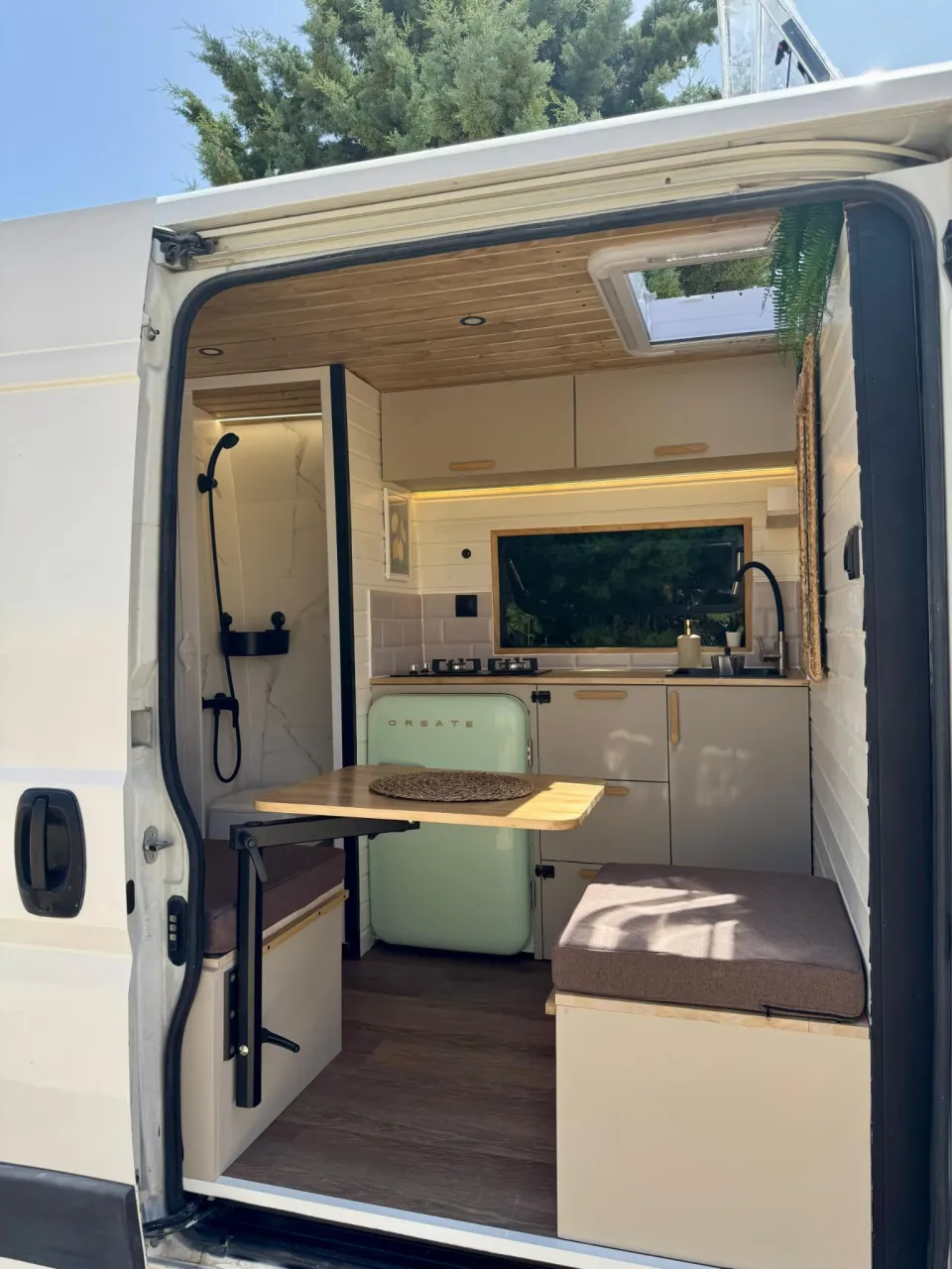 Traspaso de empresa de alquiler de furgonetas camper en AVDA. LA LLANA, Rubí