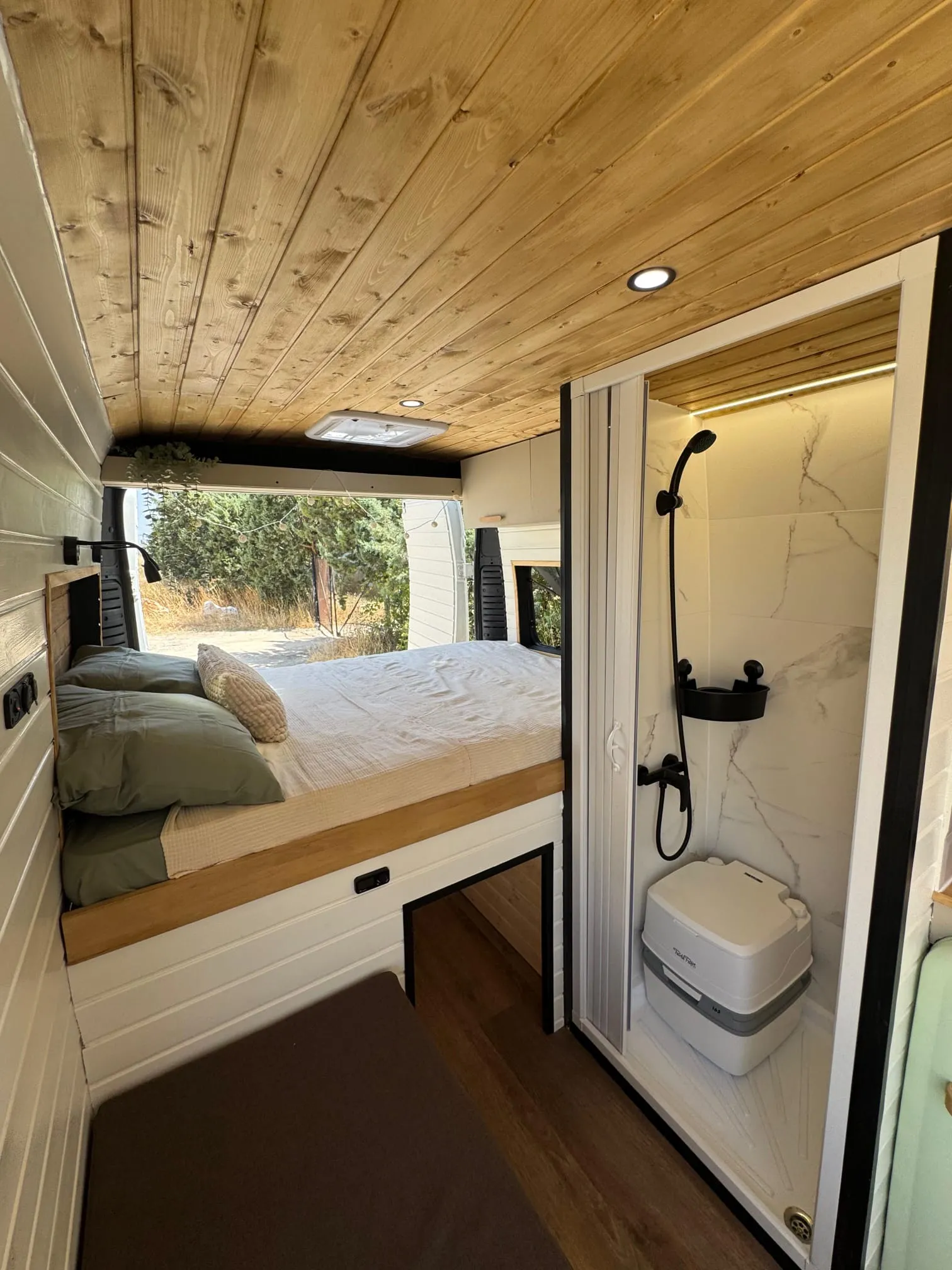 Traspaso de empresa de alquiler de furgonetas camper en AVDA. LA LLANA, Rubí