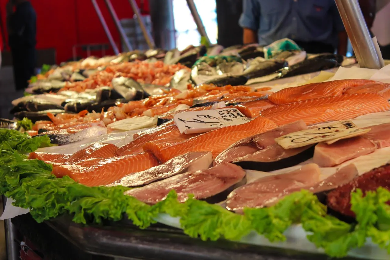 Cómo traspasar una pescadería en España: Guía profesional [2026]
